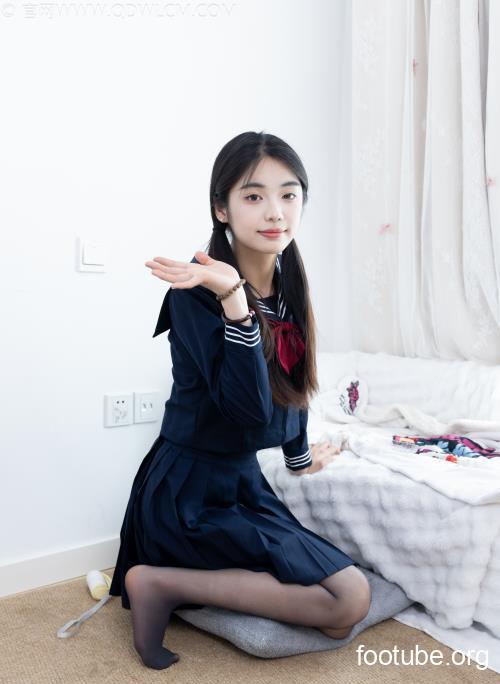 物恋传媒  No2703 青提-JK制服皮鞋薄黑丝  153P1V-411GB