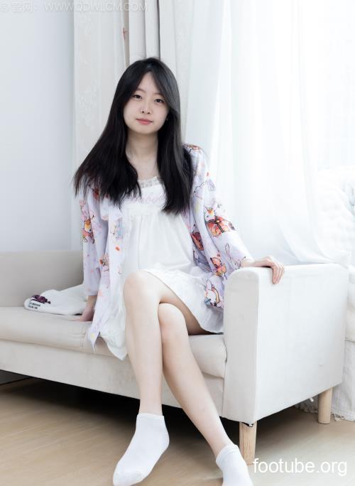 物恋传媒 No2715 萌萌-木屐薄黑丝纯白棉袜 197P1V-564GB