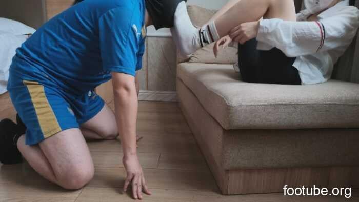 足下生辉 素人女主Paneer的腿绞 坐脸与强制闻袜 舔jio 很有feel  YC-260610-10