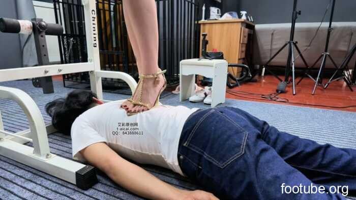 新M渐入佳境 来自高跟凉鞋的踩踏 YC-260612-4