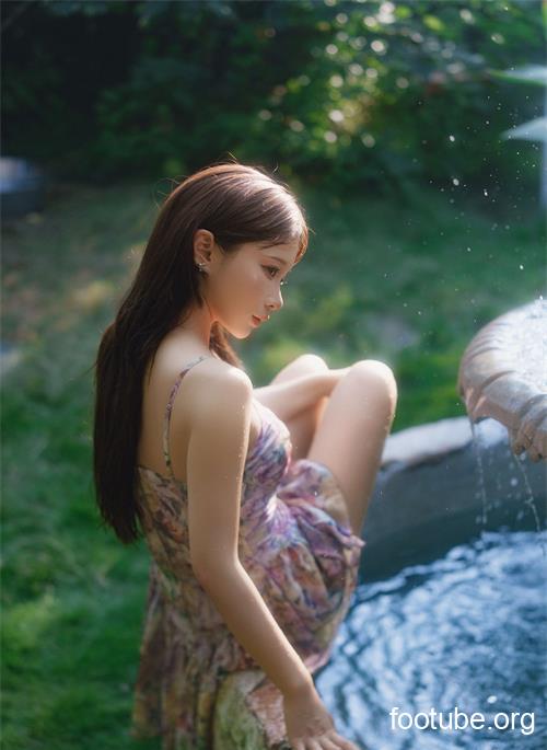 美图精选 2671-蠢沫沫-水池碎花裙 27P83M