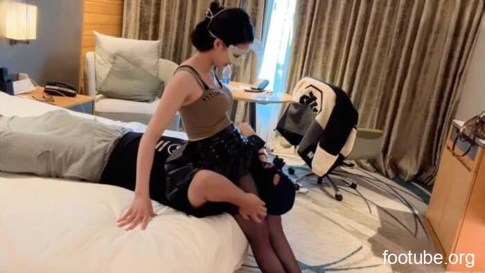 婉儿原创 黑丝美腿绞晕200斤黑衣小哥下 ACYC-4407