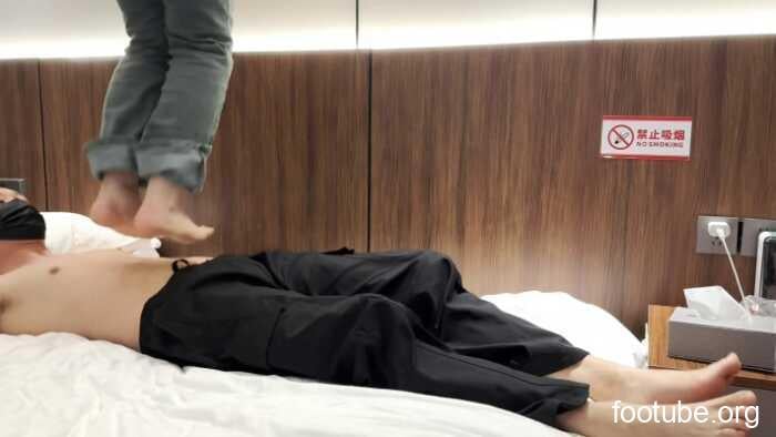 维族女大 临床医学生跳踩与脚尖踩 YC-260715